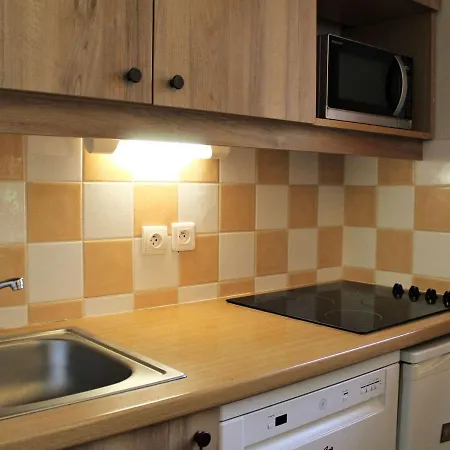 Cocooning A Vars : 4/5 Pers, Piscine, Pied Des Pistes, Parking Inclus - Fr-1-330b-177 Apartment